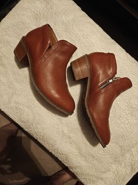 Xena Work wear Women’s Leather Ankle Booties - Tan Steel Toe